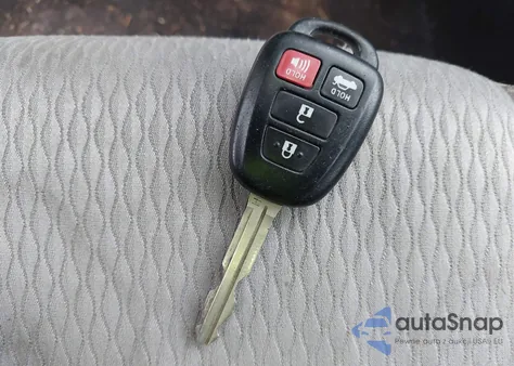 2014 Toyota Corolla Le z USA, uszkodzony, nr VIN 5YFBURHE4EP076707